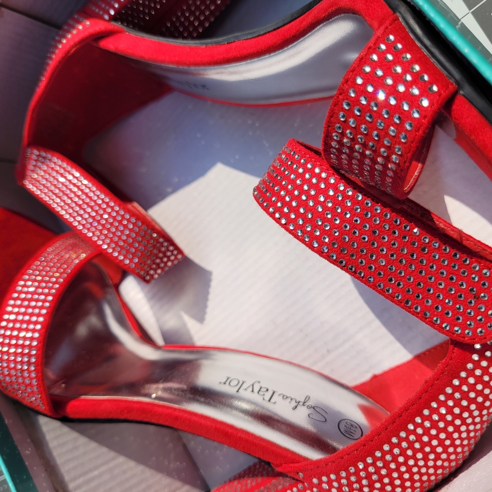 Sophia Taylor Red Heeled Shoes with Sleek Design - Picture 11 of 13